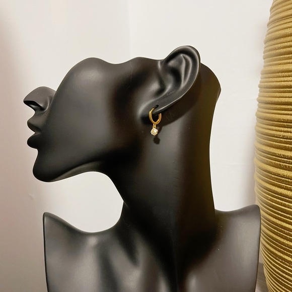 ✨Elegant 18K GP Stamped S925 Earrings - Picture 1 of 2